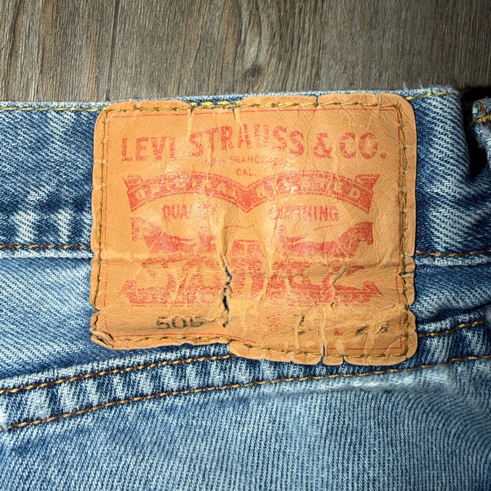 Vintage Levi’s 505 denim jeans - Picture 2 of 5